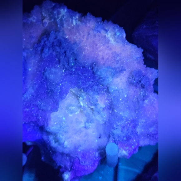 Big green fluorite cube in creedite and calcite matrix - Picture 16 of 16